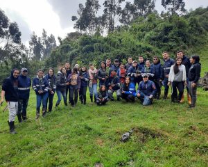 Colaboradores participantes de la caminata ecológica al Páramo de Cruz Verde