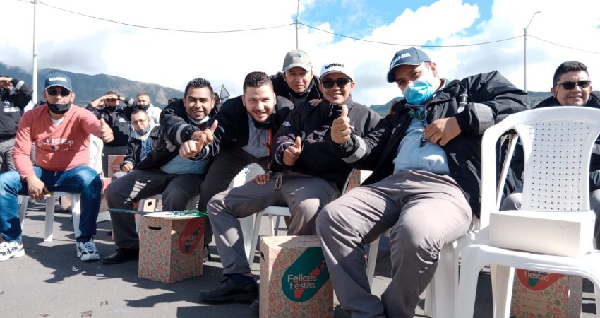 operadores en la celebración de fin de año de la compañía