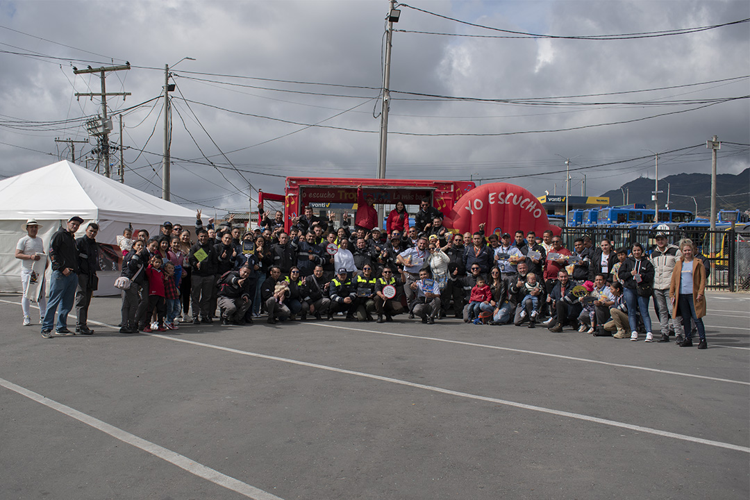 Fotografía de todos los participantes del cierre de la Semana de la Seguridad Vial.